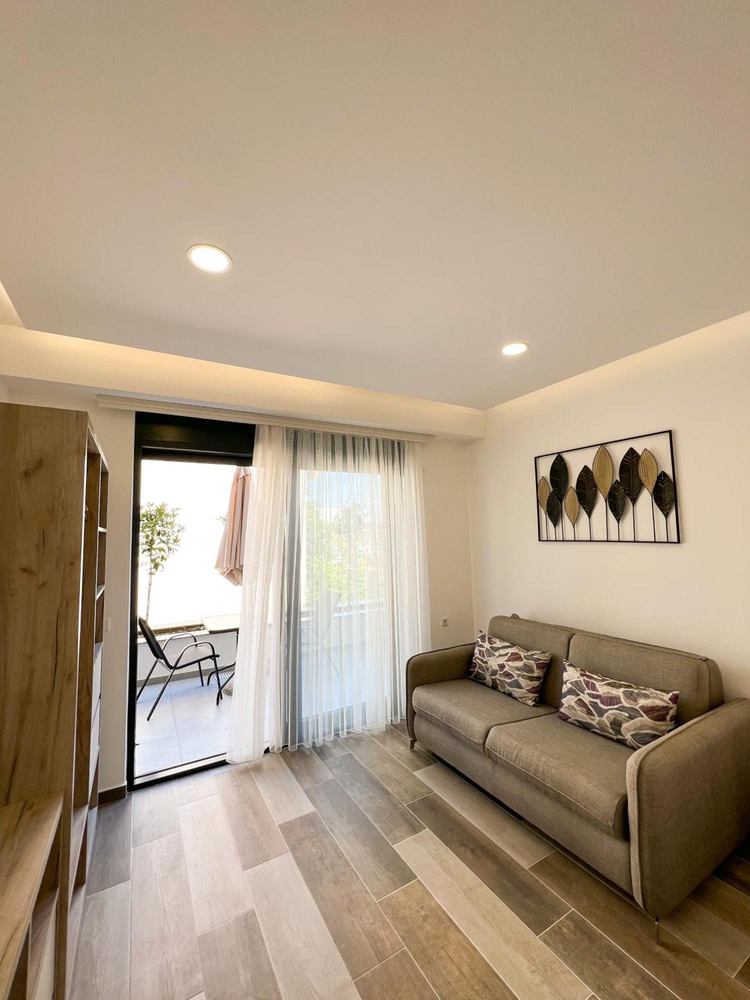 Square & Pool Daire